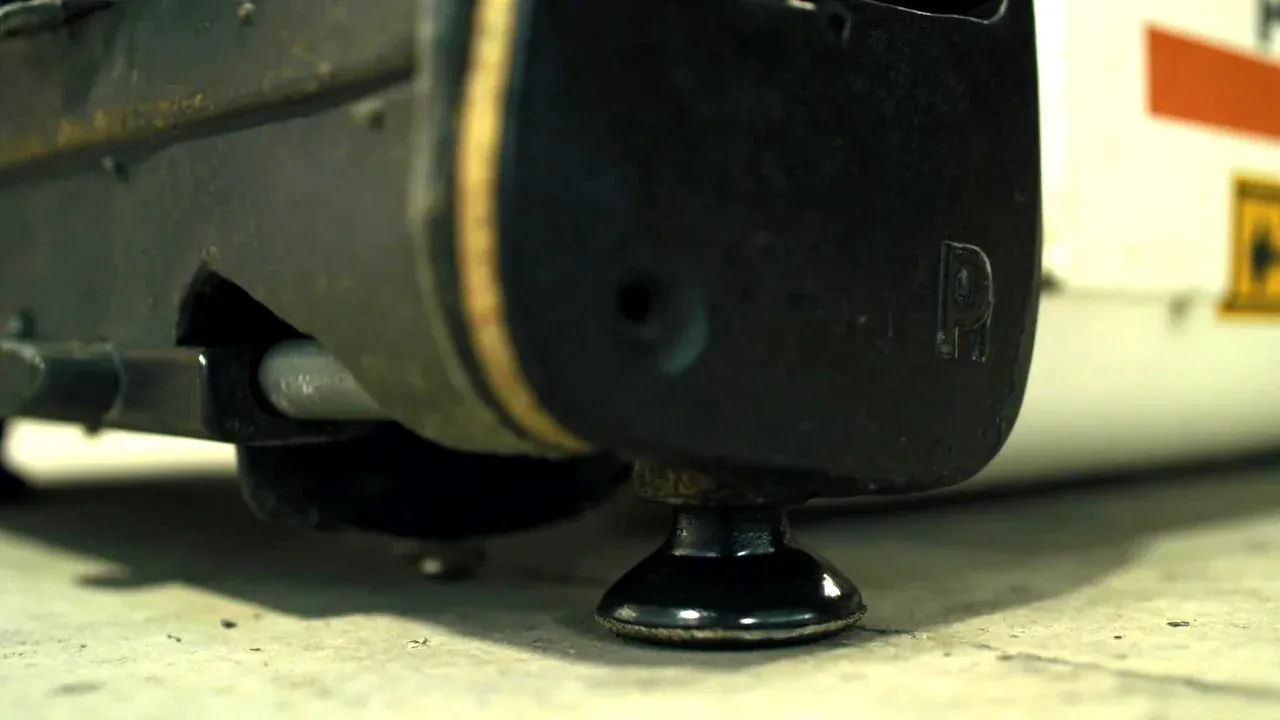 Close-up of the base feet and fork pocket