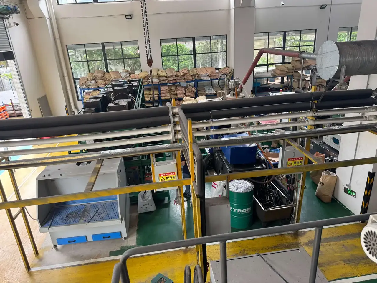 Case Injection Molding Machine Tonnage: Clamp, Cavities, Screw