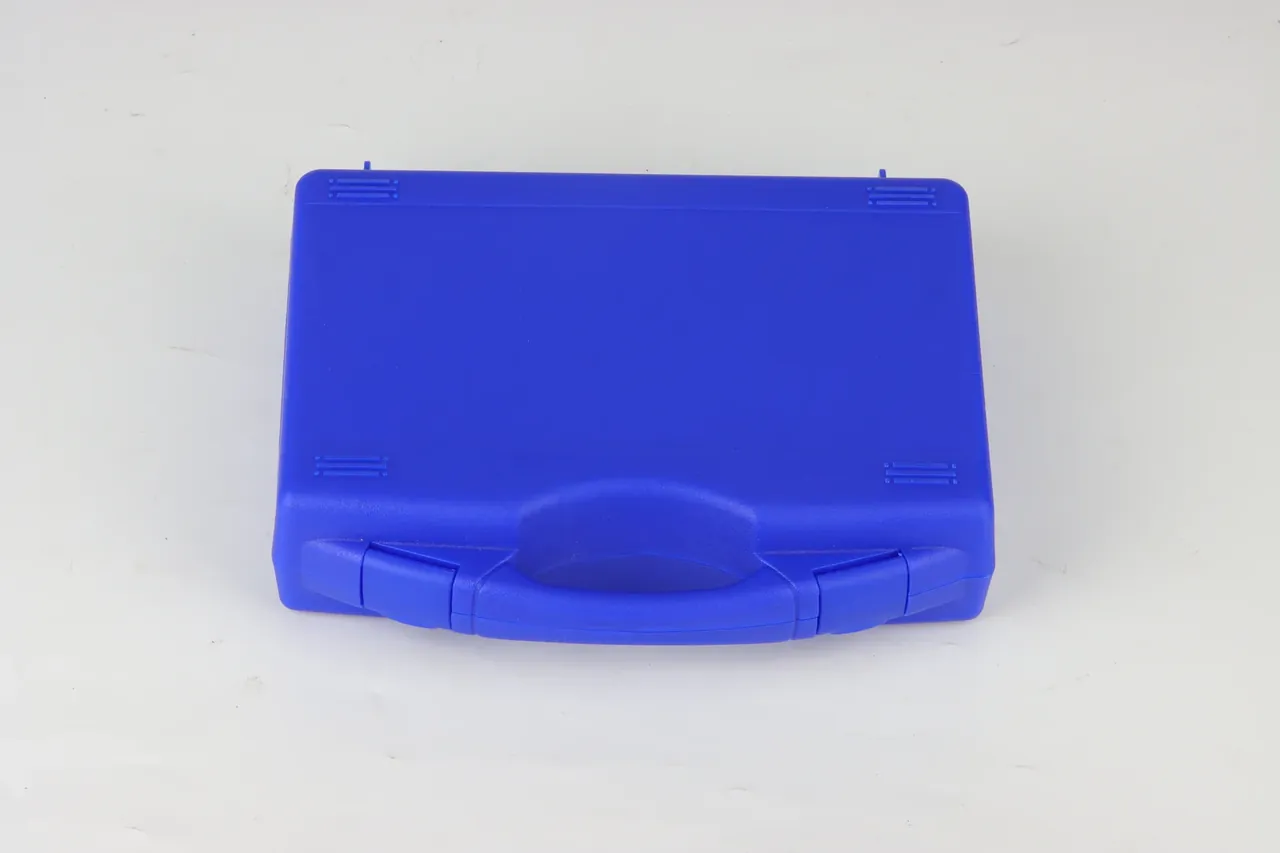 Case Showroom: the same blue case under cooler light, flat lid, handle along the lower edge, one latch each side, two hinge pins above