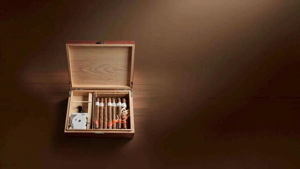 Travel Humidor Case Guide: Keeping Cigars at 65–70% RH on the Road