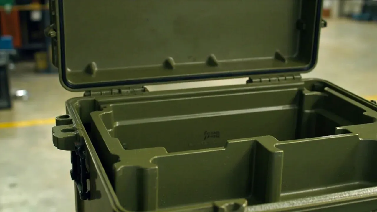 Open case, thick twin wall and vertical ribs