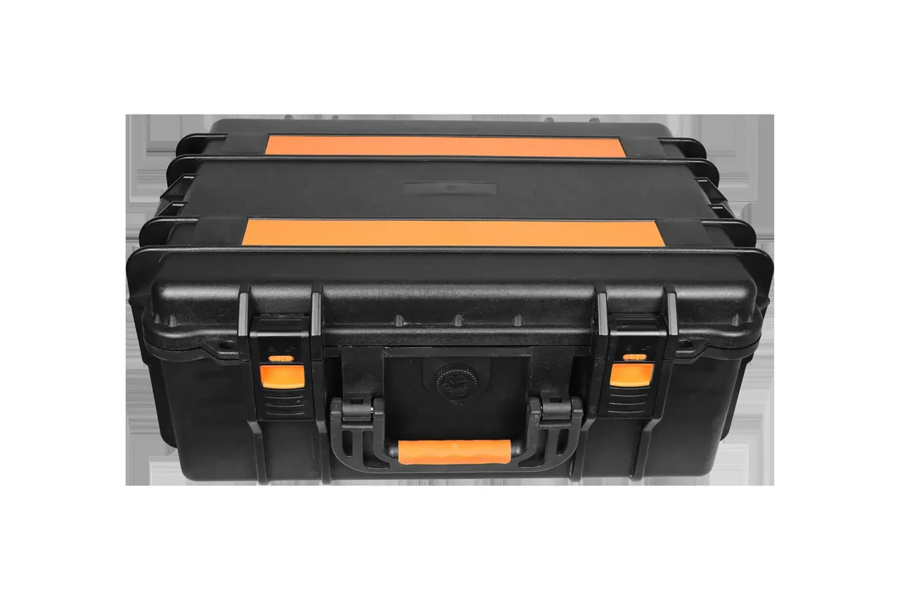 Top view of the lid, two orange bands across it, two latches with orange releases, a round knob at the centre