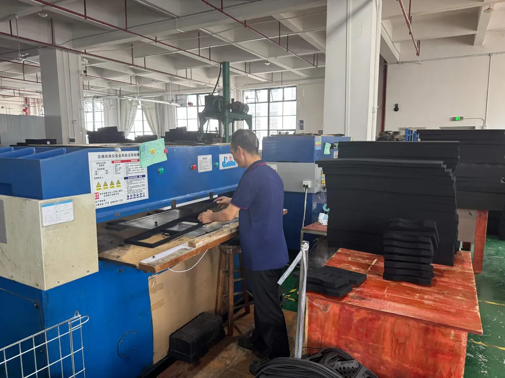 Production of inner protection pads for cases