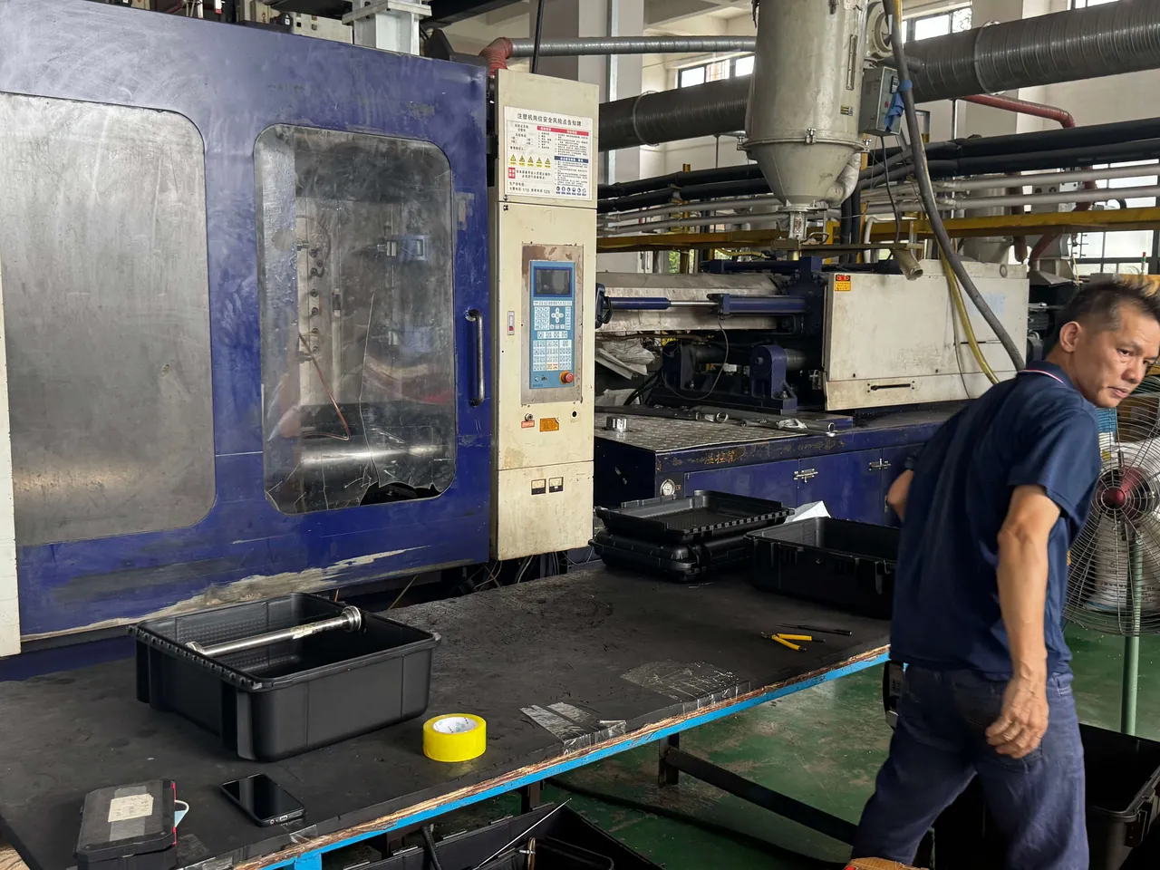 Case seal groove and latch compression structure