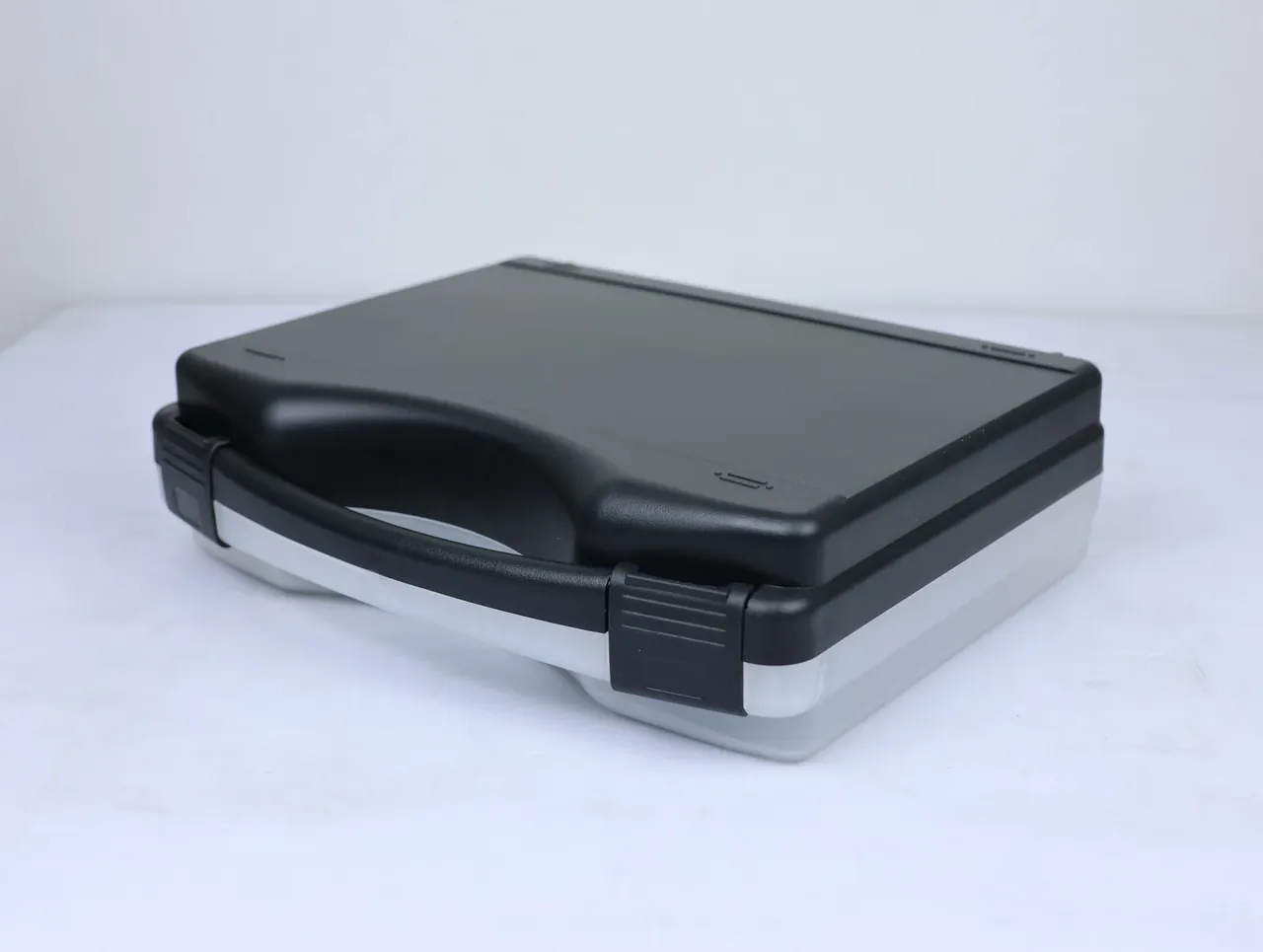 In-house pass, site reject: knife case standards in 4 checks