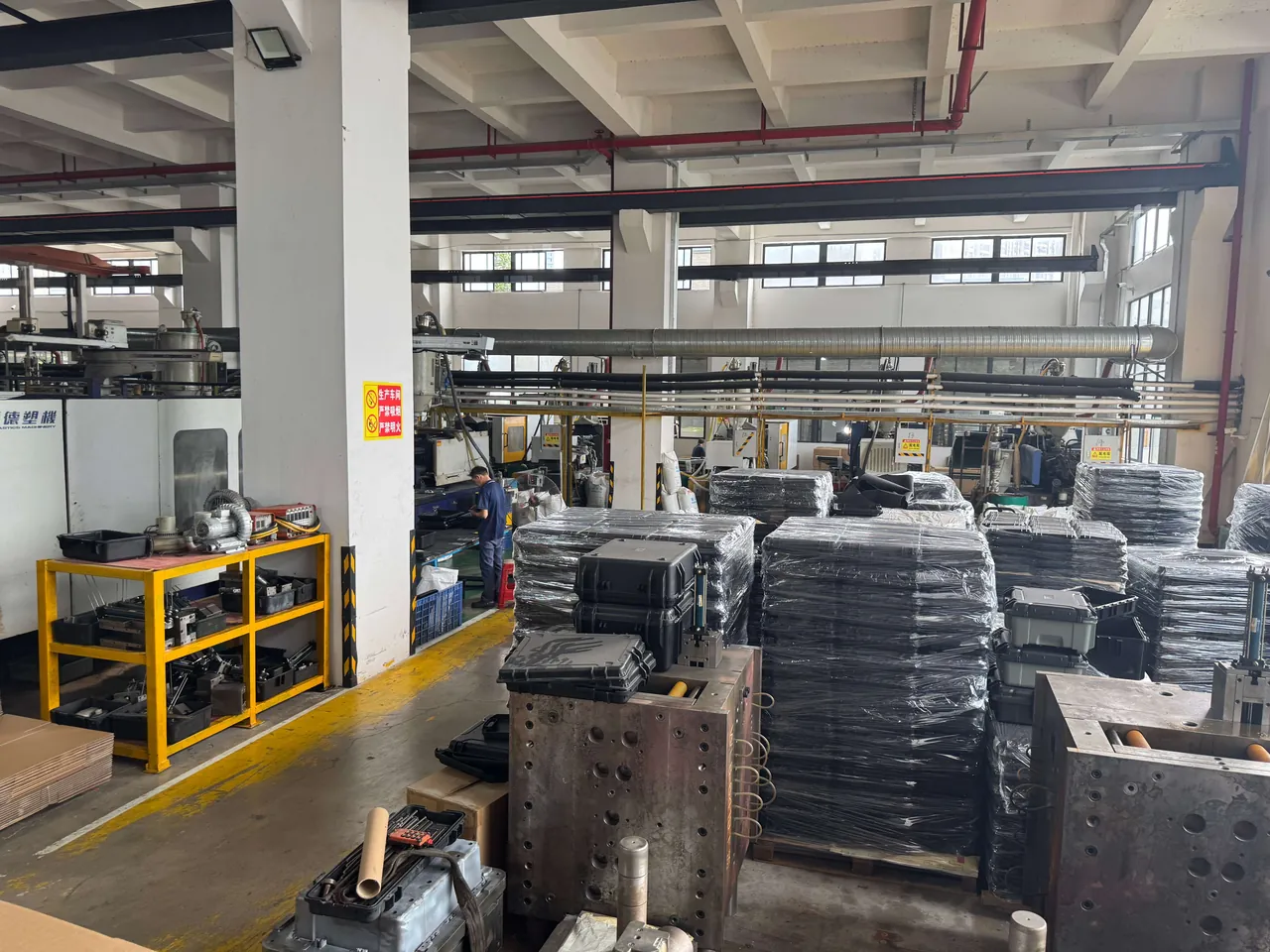 metrology detection box multi-device compartment layout and cushioning
