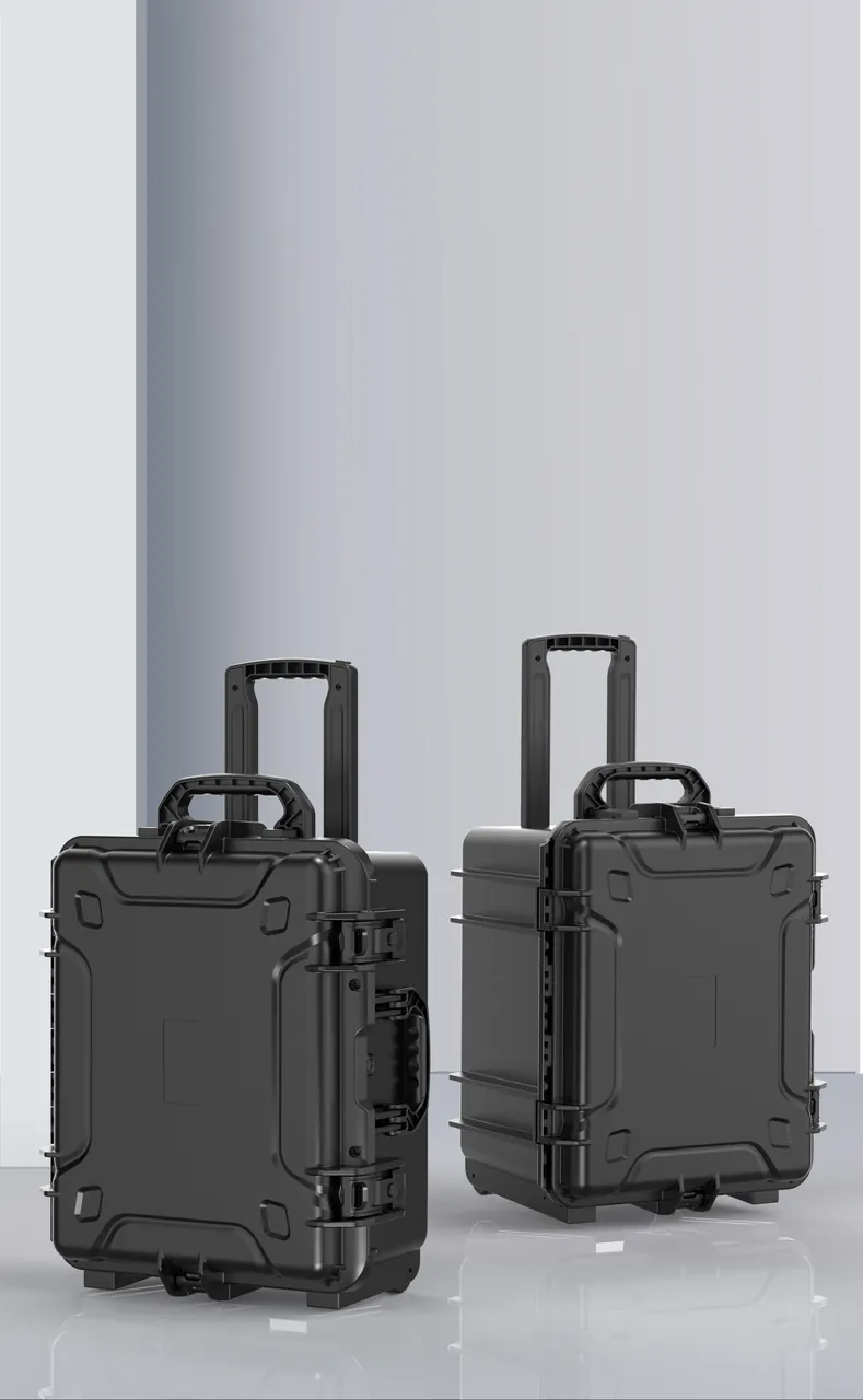 Numbered returnable cold-chain cases with a usage register and arrival temperature data download