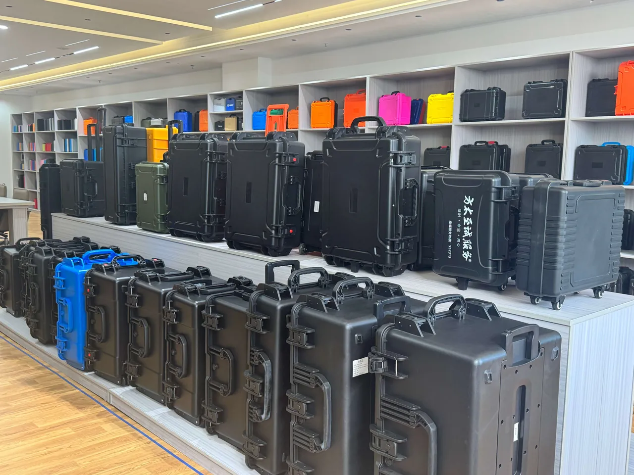 Resin bottles and the UV-blocking door seal structure in a light-blocking storage case