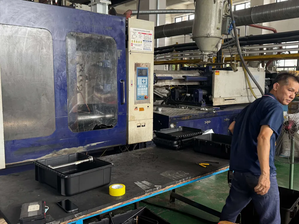 Plastic box and case production workshop