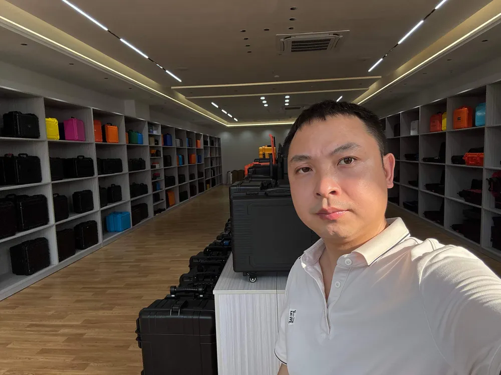 Factory sales team presenting box and case products