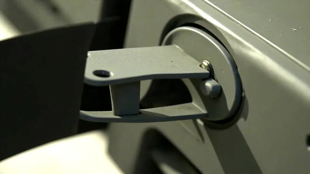 Close-up of a tool carrier handle fixing and a reinforced load corner