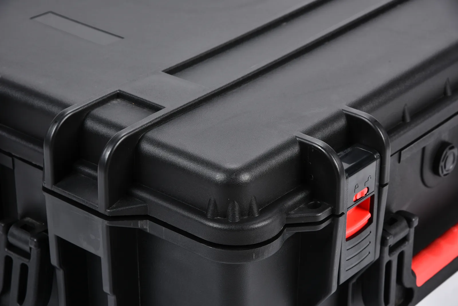 WL8-6127 PP Wheeled Protective Case