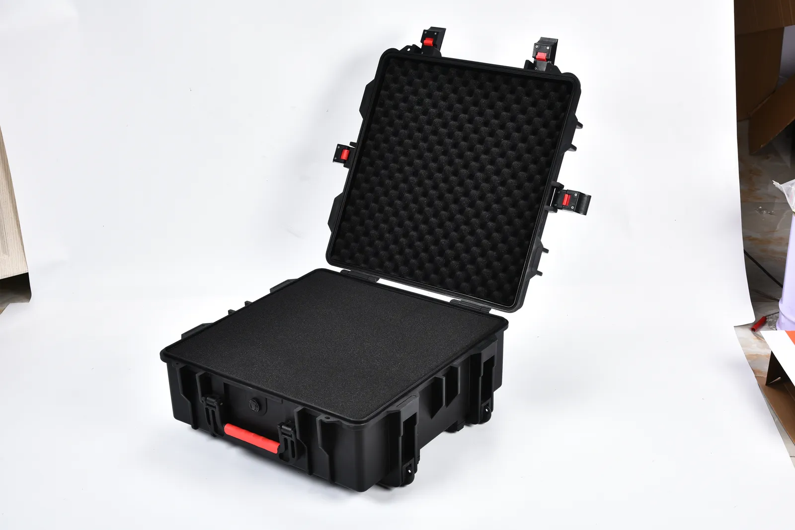 WL8-6127 PP Wheeled Protective Case