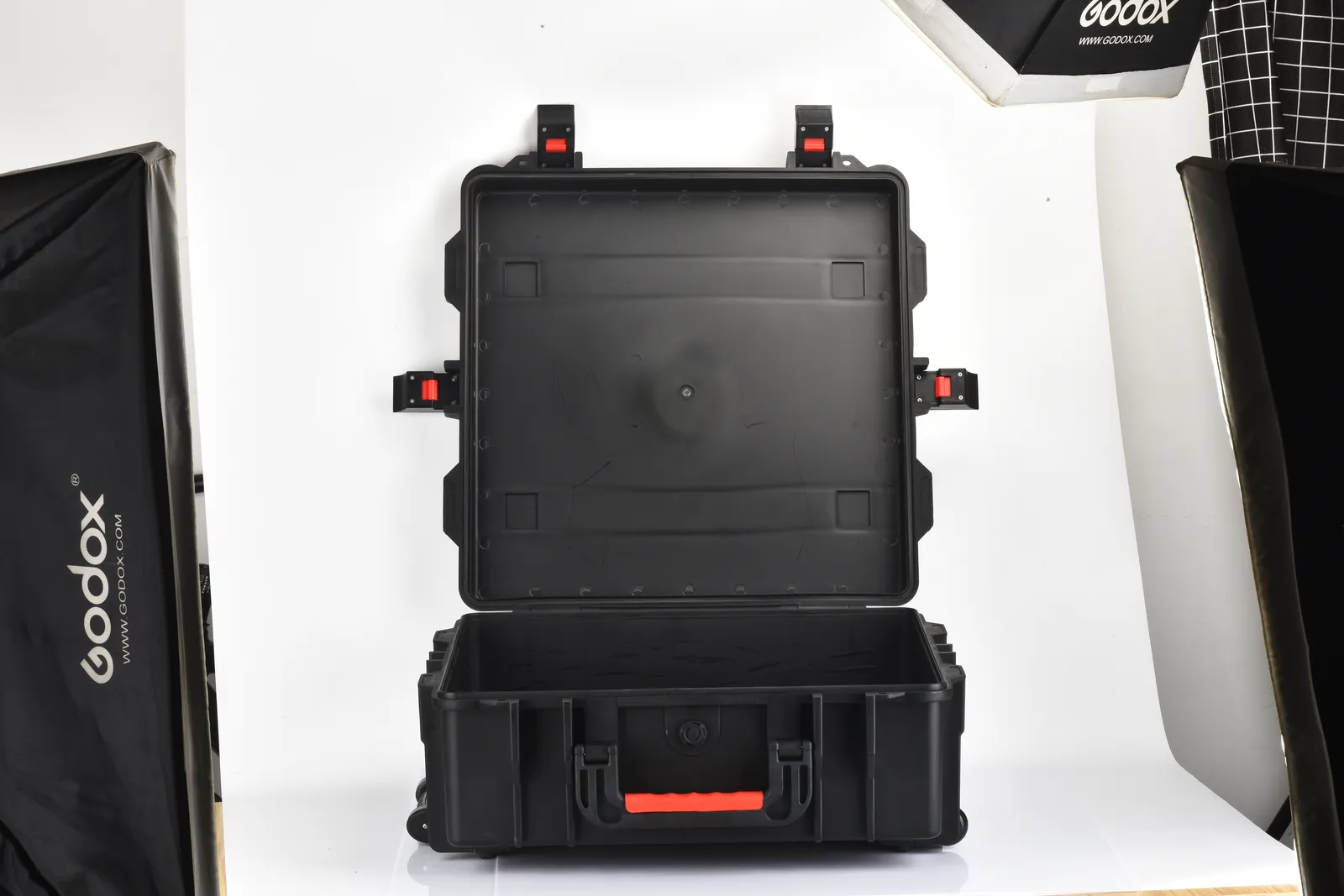 WL8-6127 PP Wheeled Protective Case