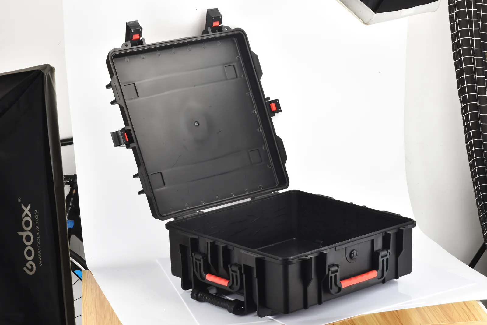 WL8-6127 PP Wheeled Protective Case