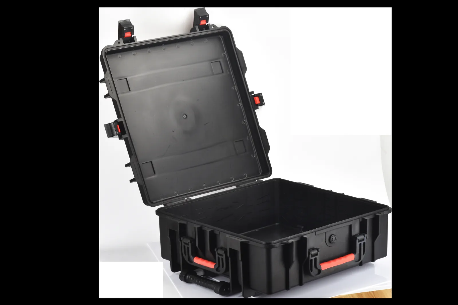 WL8-6127 PP Wheeled Protective Case