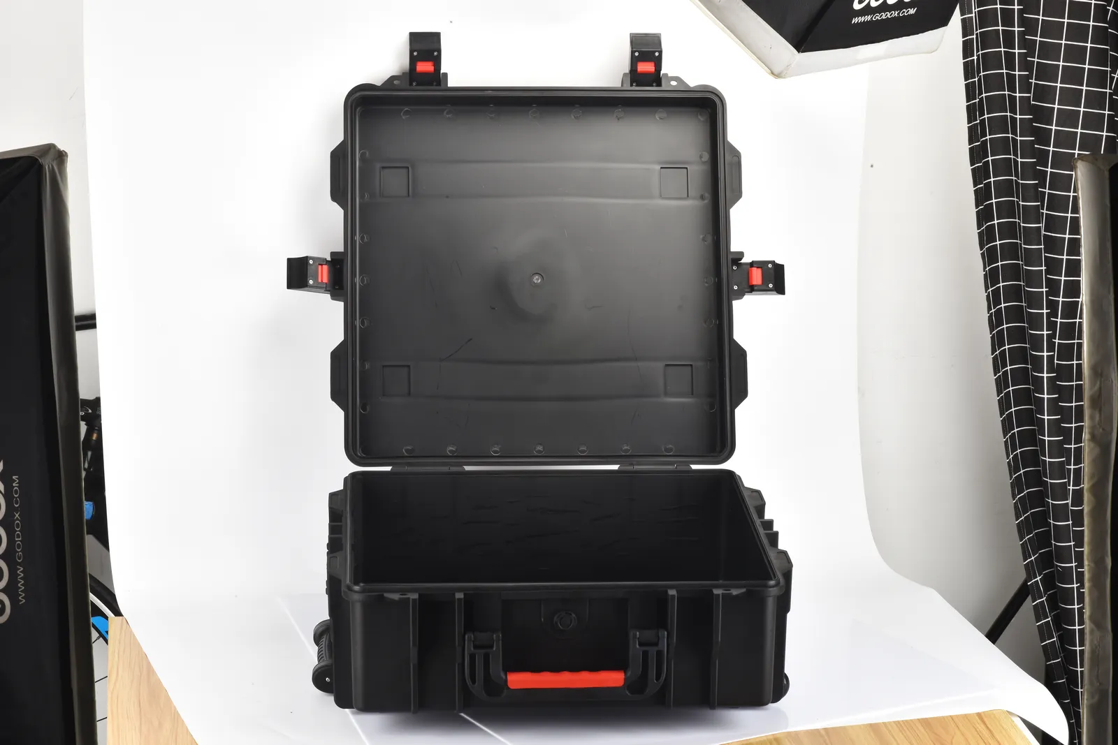 WL8-6127 PP Wheeled Protective Case