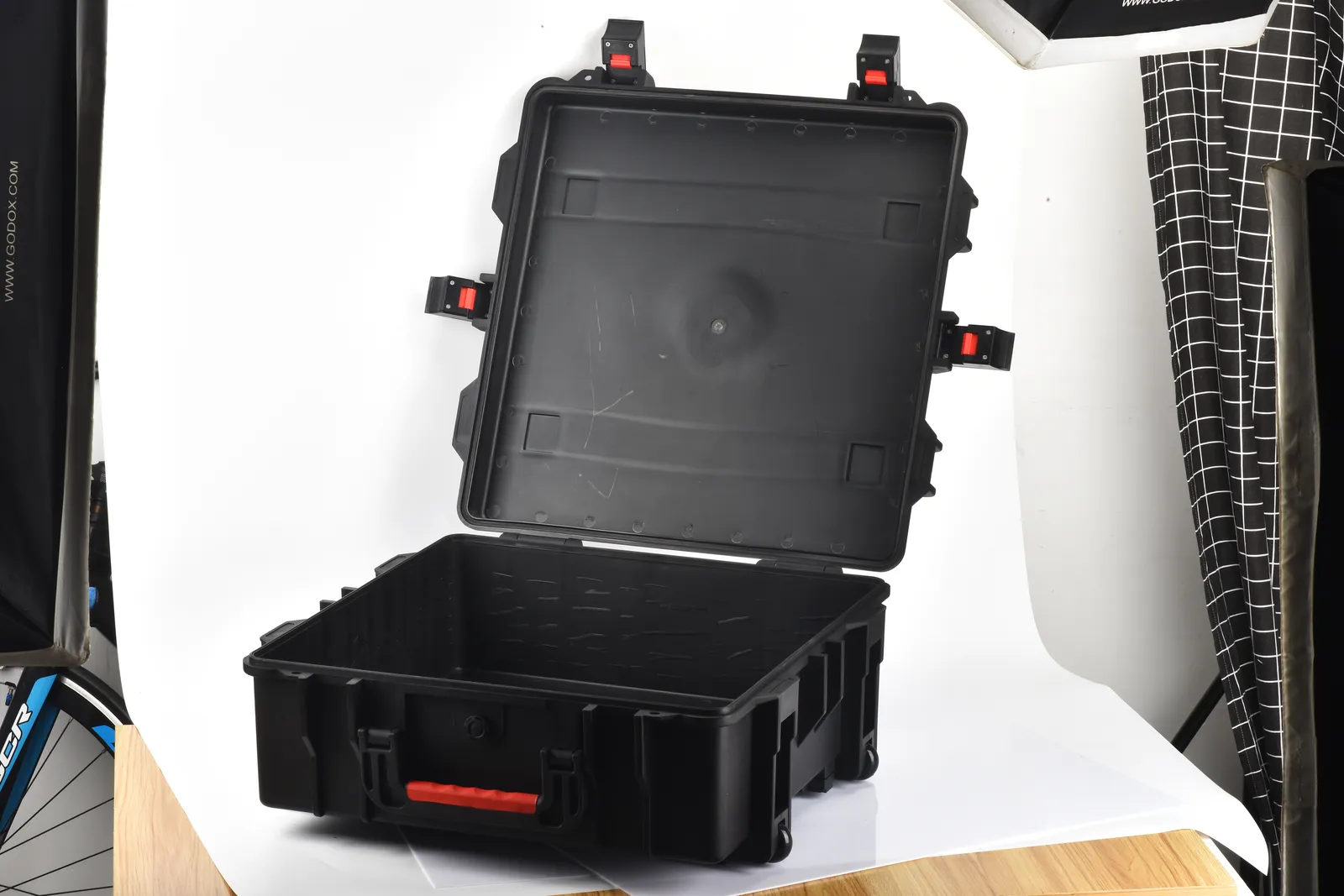 WL8-6127 PP Wheeled Protective Case