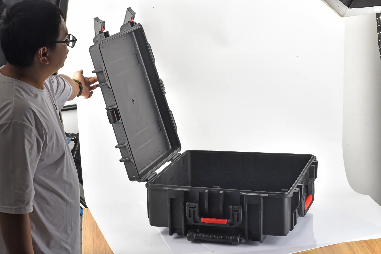 WL8-6127 PP Wheeled Protective Case