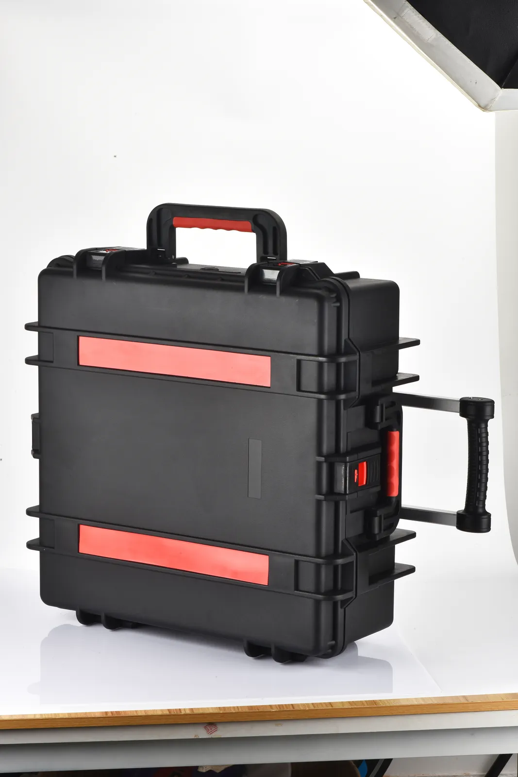 WL8-6127 PP Wheeled Protective Case
