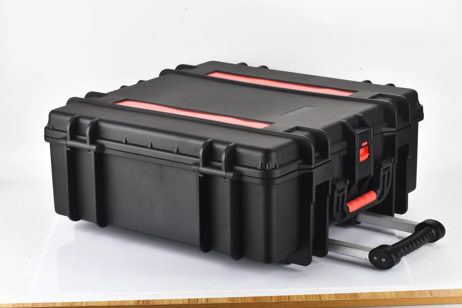 WL8-6127 PP Wheeled Protective Case
