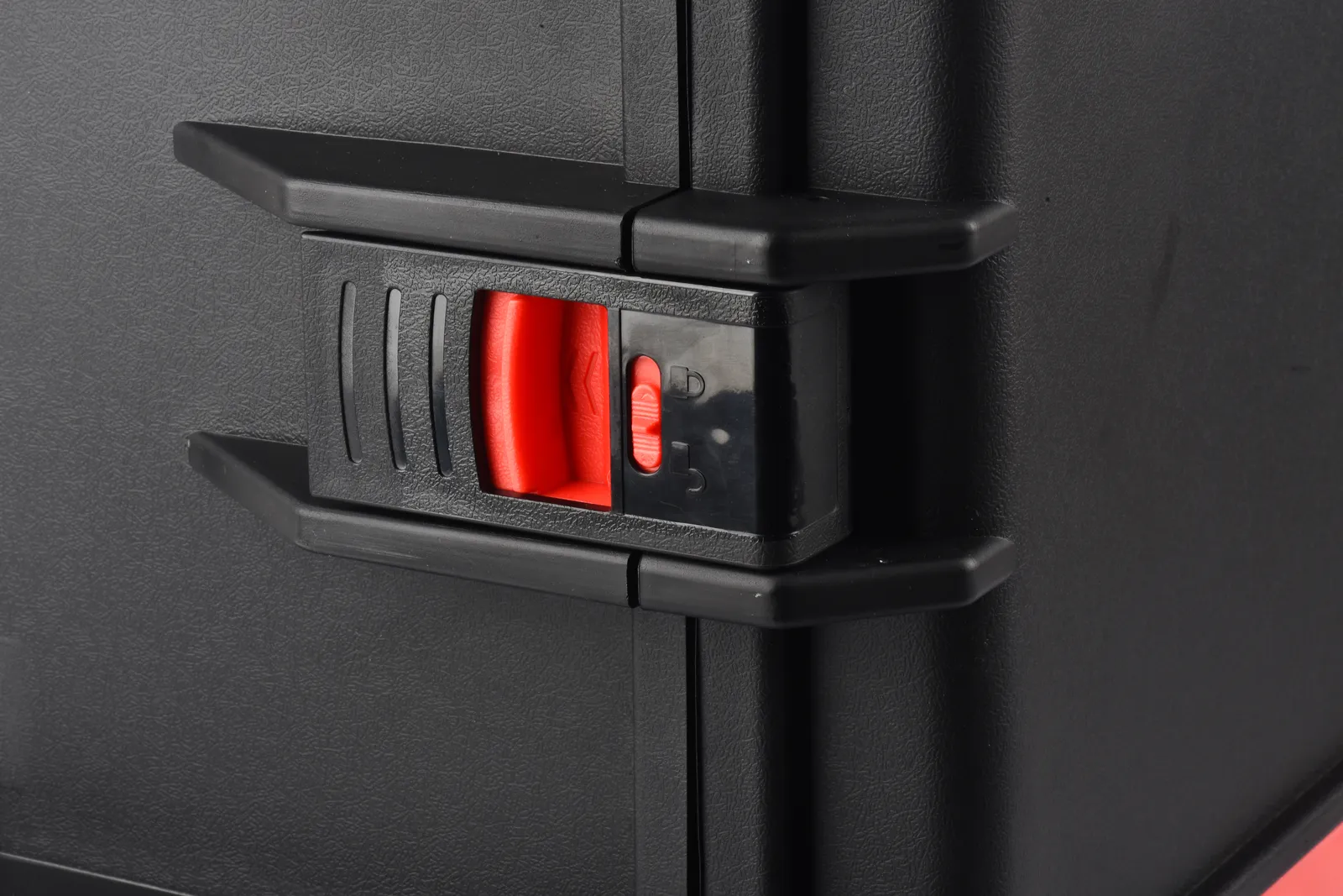 WL8-6127 PP Wheeled Protective Case