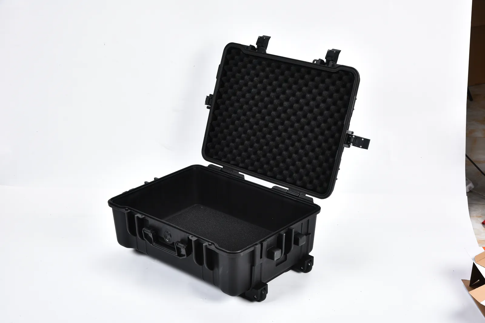 WL8-7227 Engineering PP Wheeled Protective Case