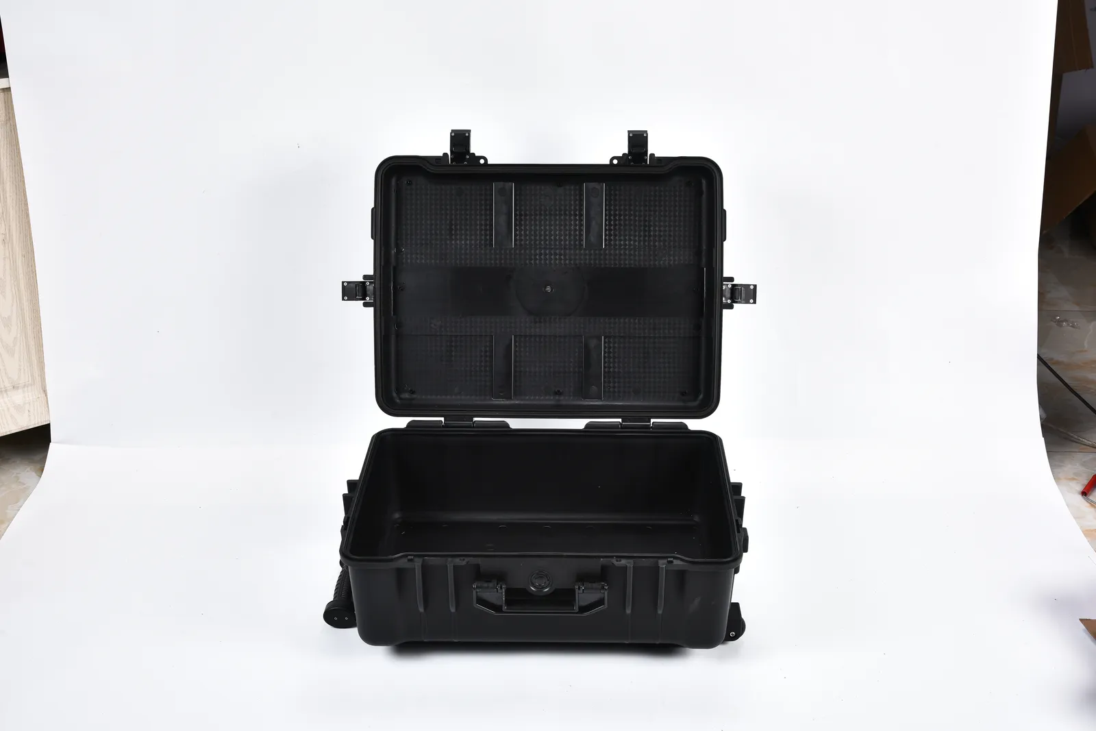 WL8-7227 Engineering PP Wheeled Protective Case
